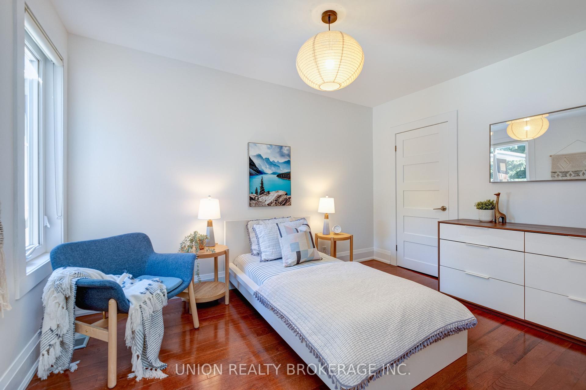 121 Withrow Avenue, Toronto E01
