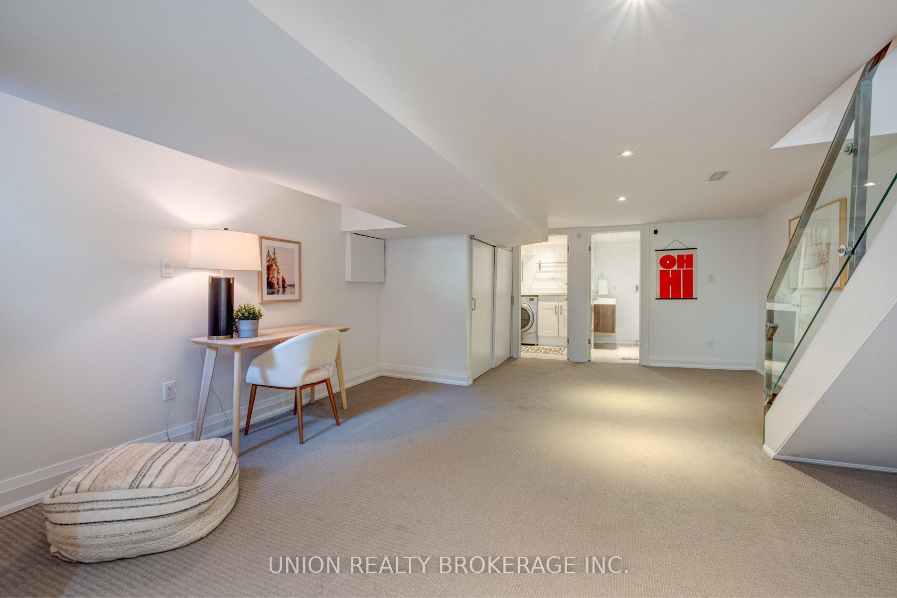 121 Withrow Avenue, Toronto E01