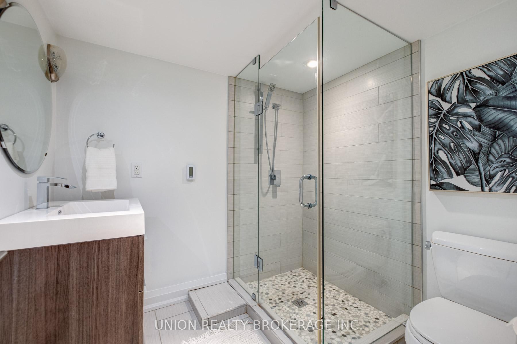 121 Withrow Avenue, Toronto E01