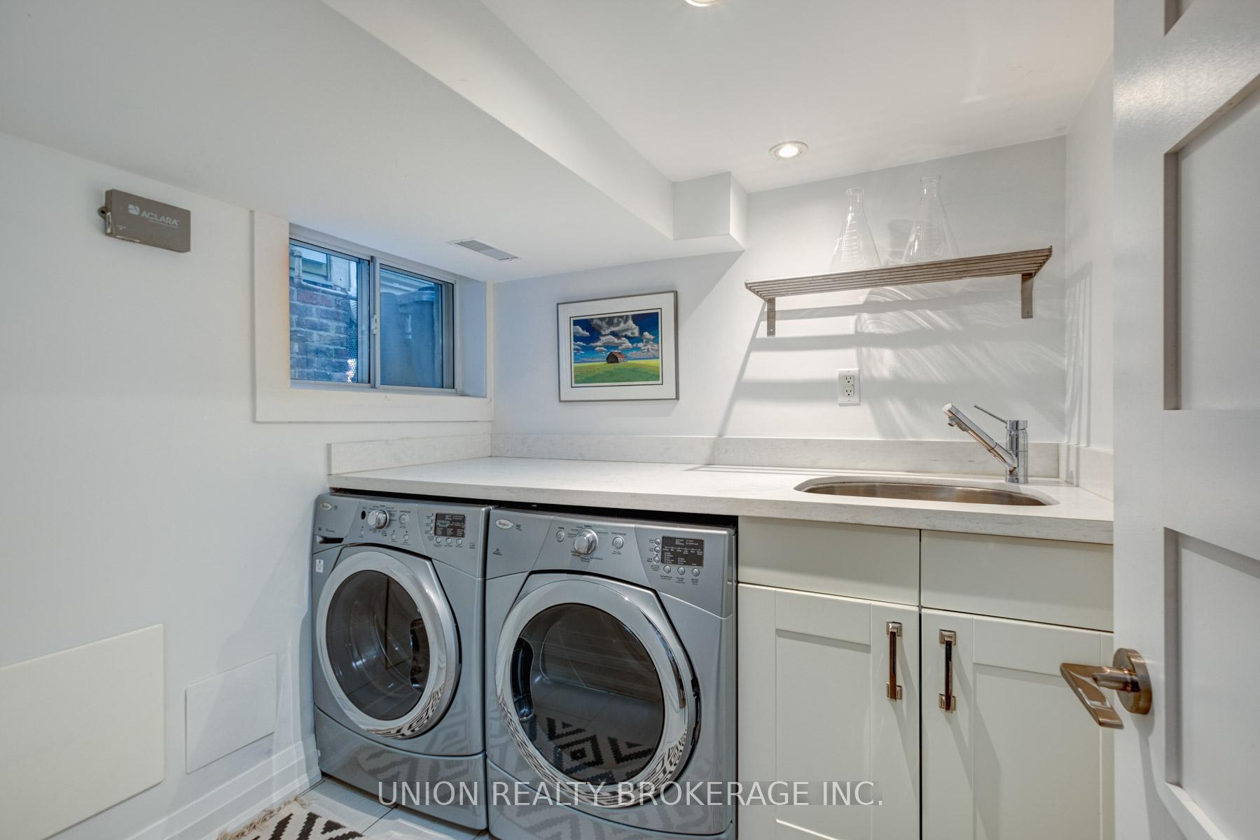 121 Withrow Avenue, Toronto E01
