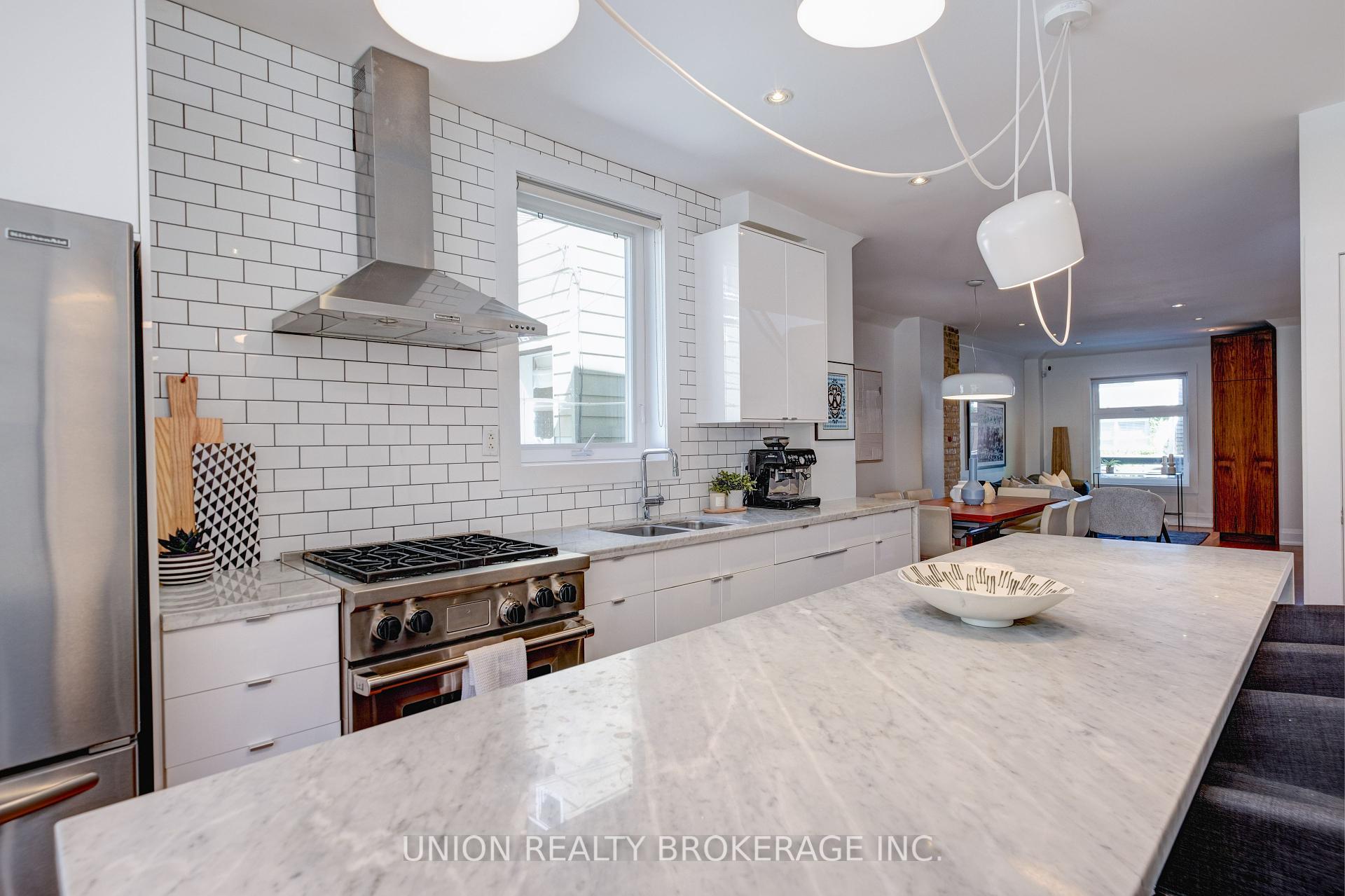 121 Withrow Avenue, Toronto E01