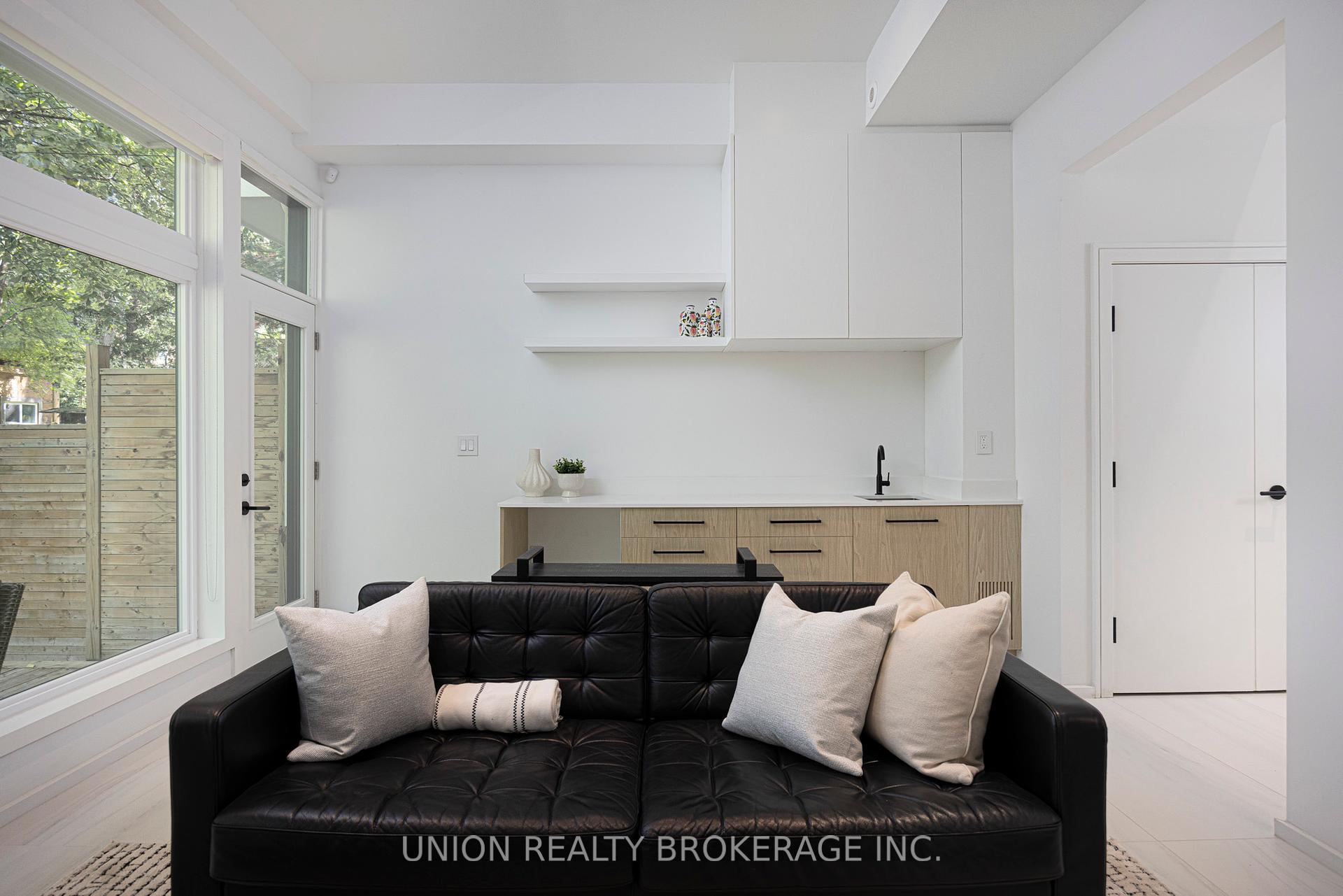 7B Maughan Crescent