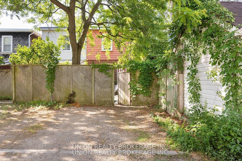 152 Milverton Boulevard