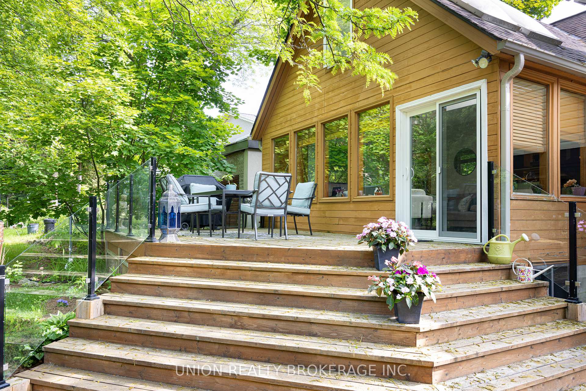 120 Scarboro Crescent