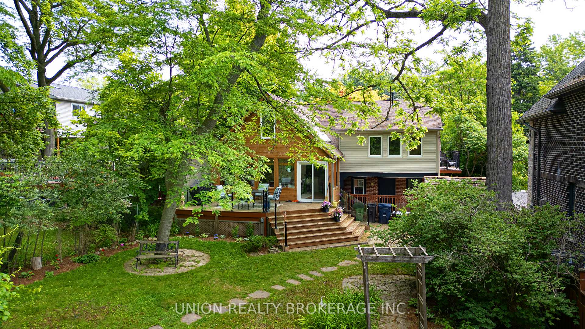 120 Scarboro Crescent
