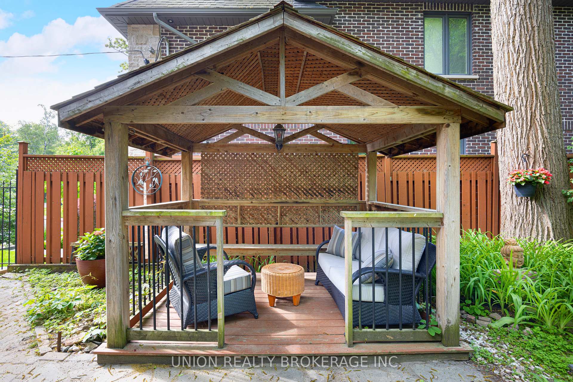 120 Scarboro Crescent