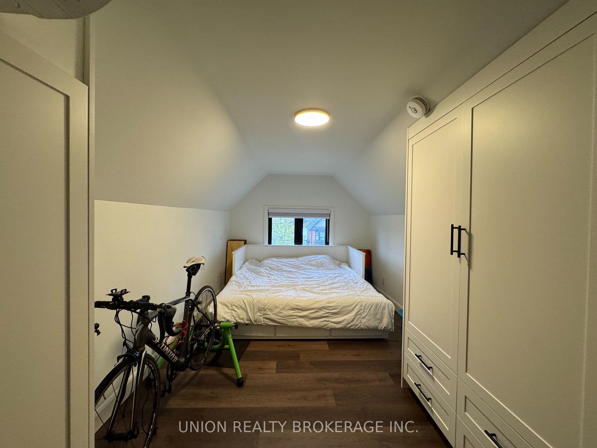 2137 Gerrard Street East Upper Unit