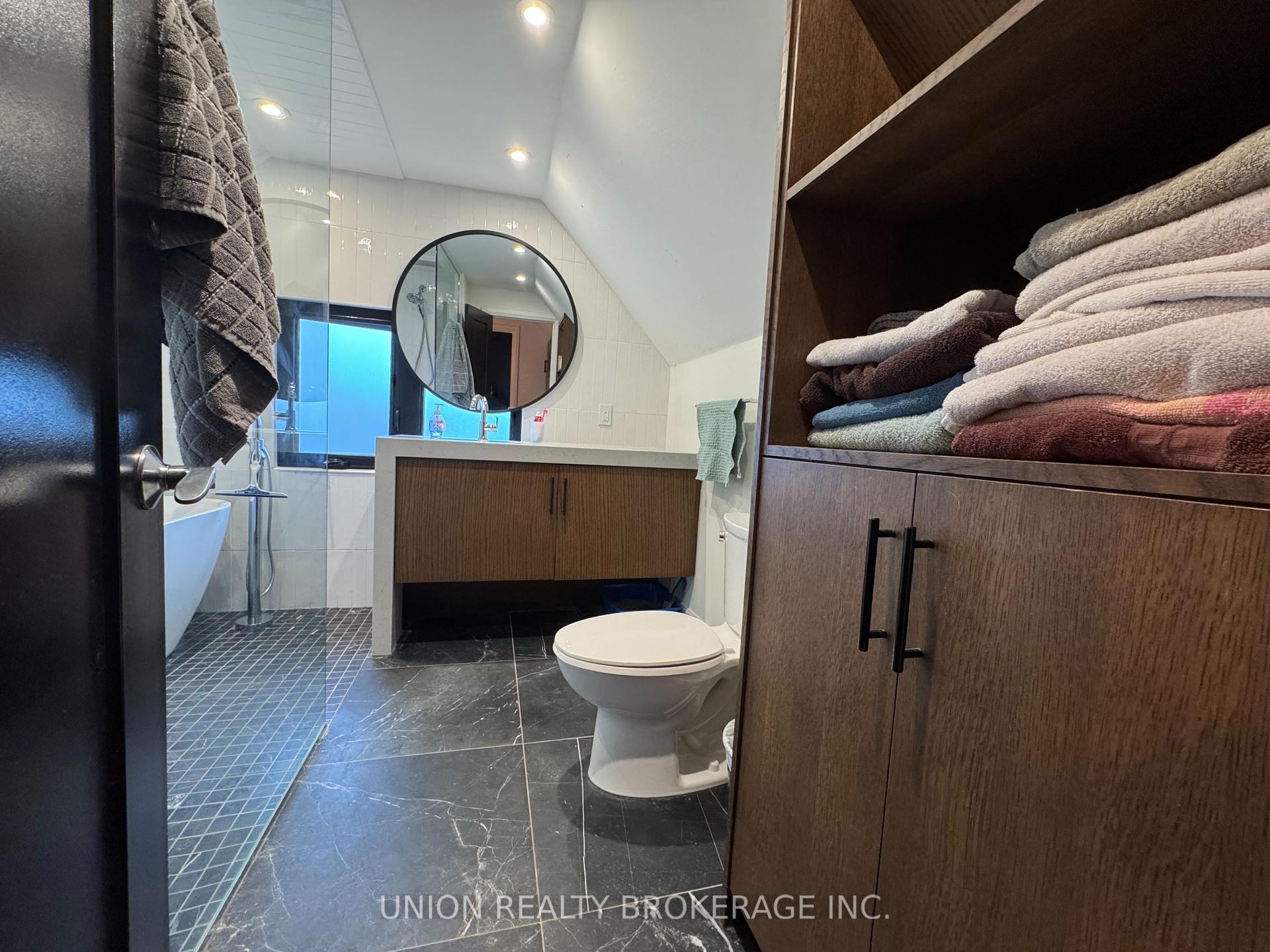 2137 Gerrard Street East Upper Unit