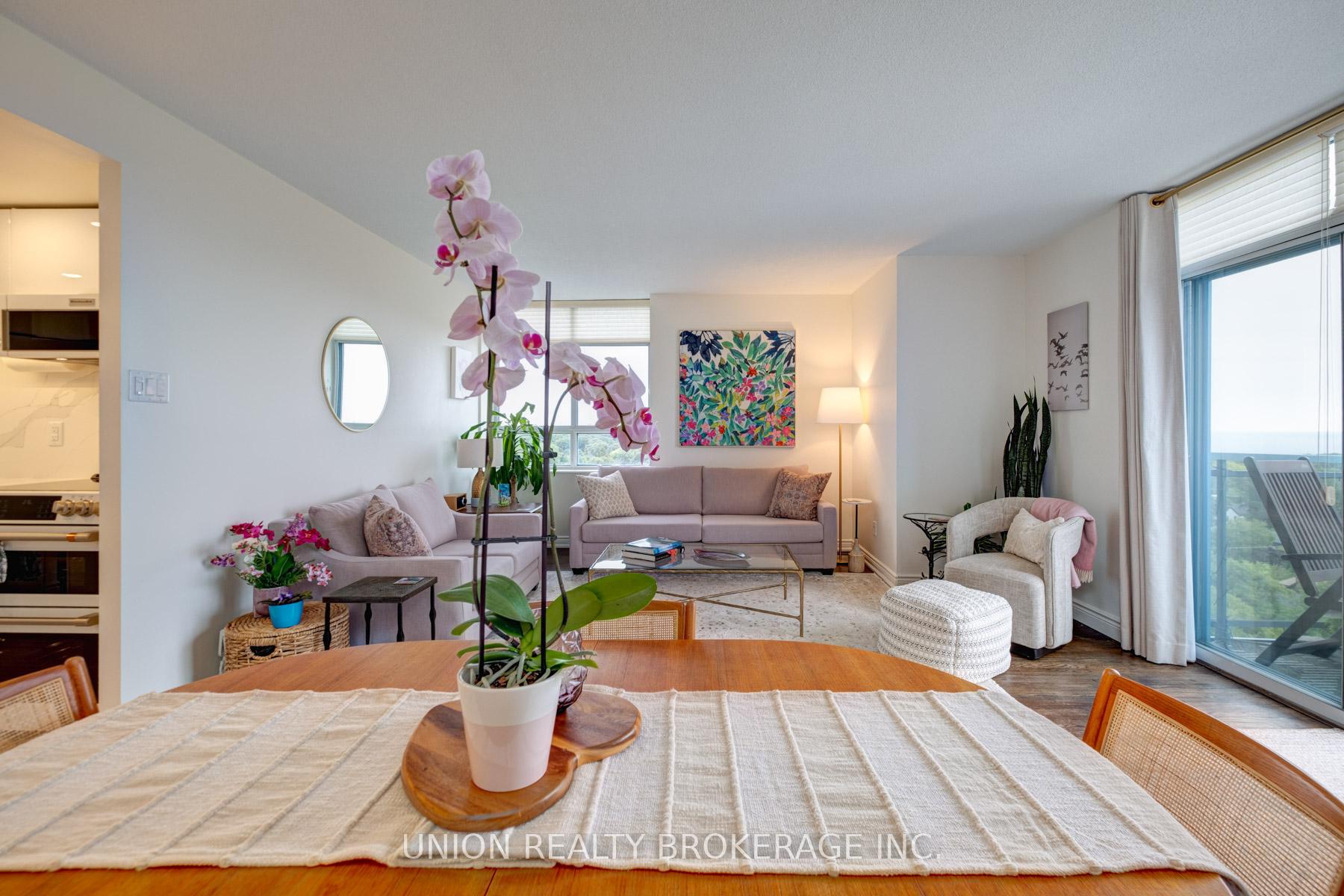 1093 Kingston Road 1204
