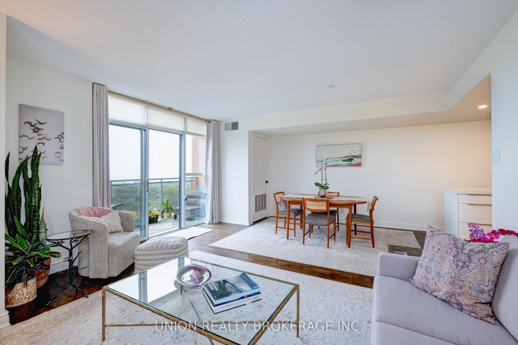 1093 Kingston Road 1204