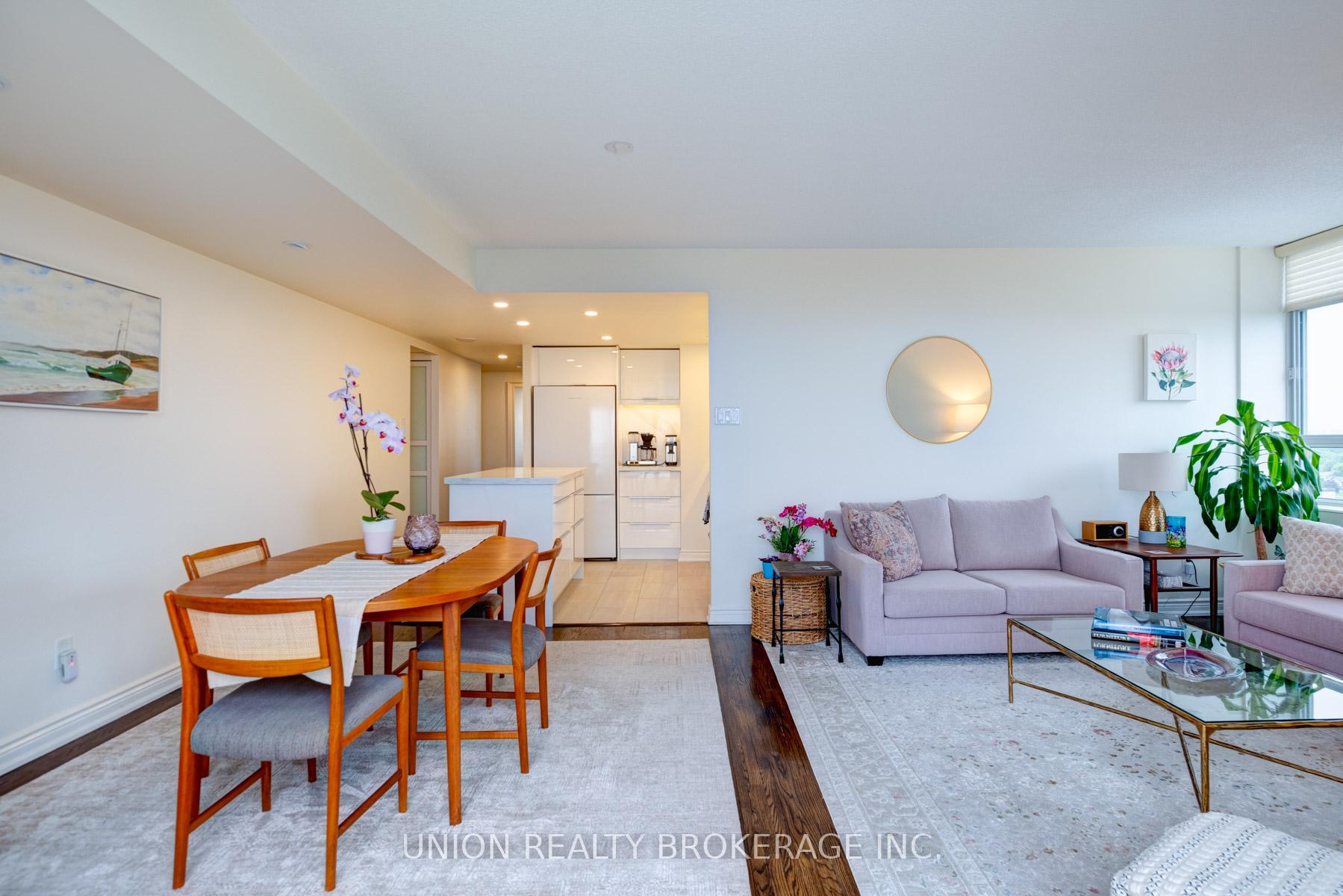 1093 Kingston Road 1204