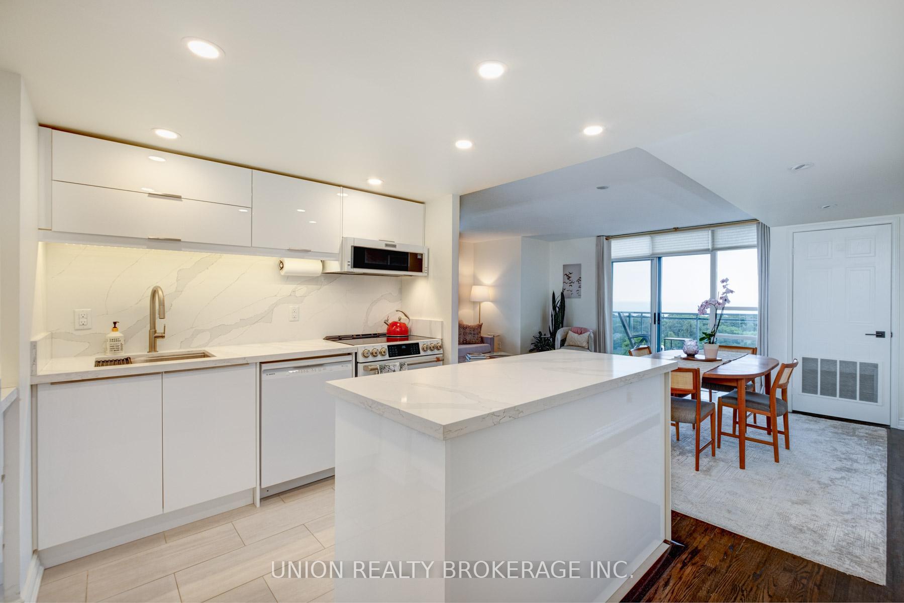 1093 Kingston Road 1204