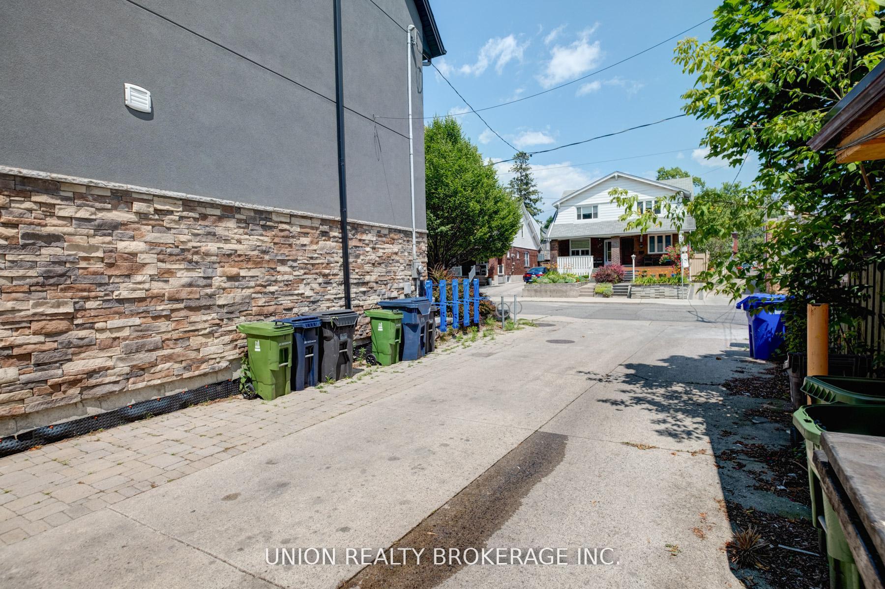 964 Kingston Road