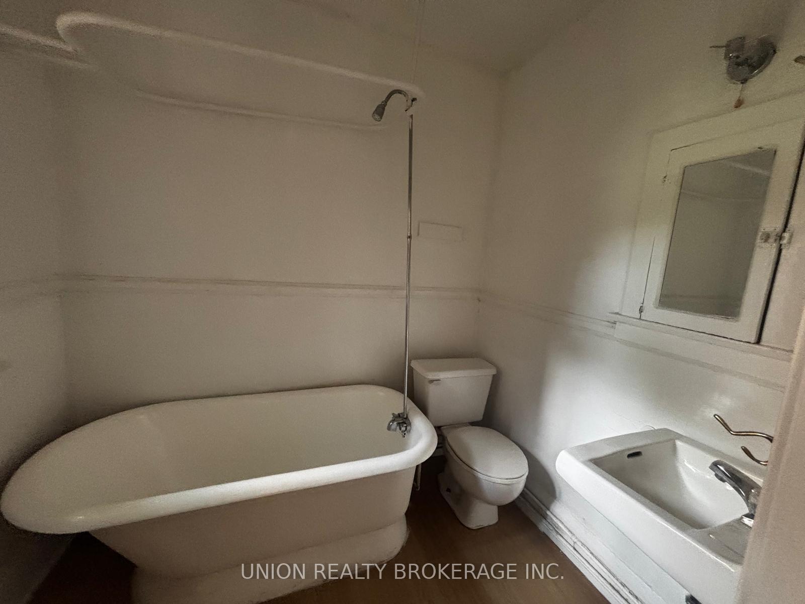 2451 Queen Street E 07