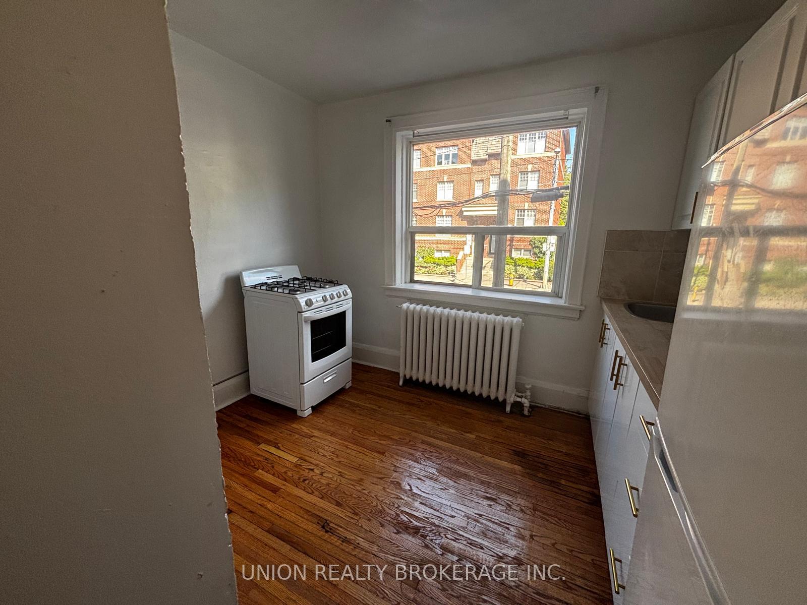 2451 Queen Street E 07