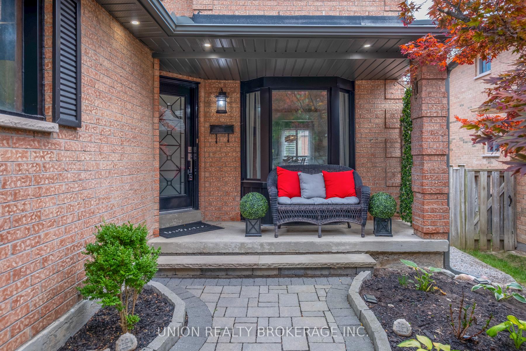 1022 Benton Crescent