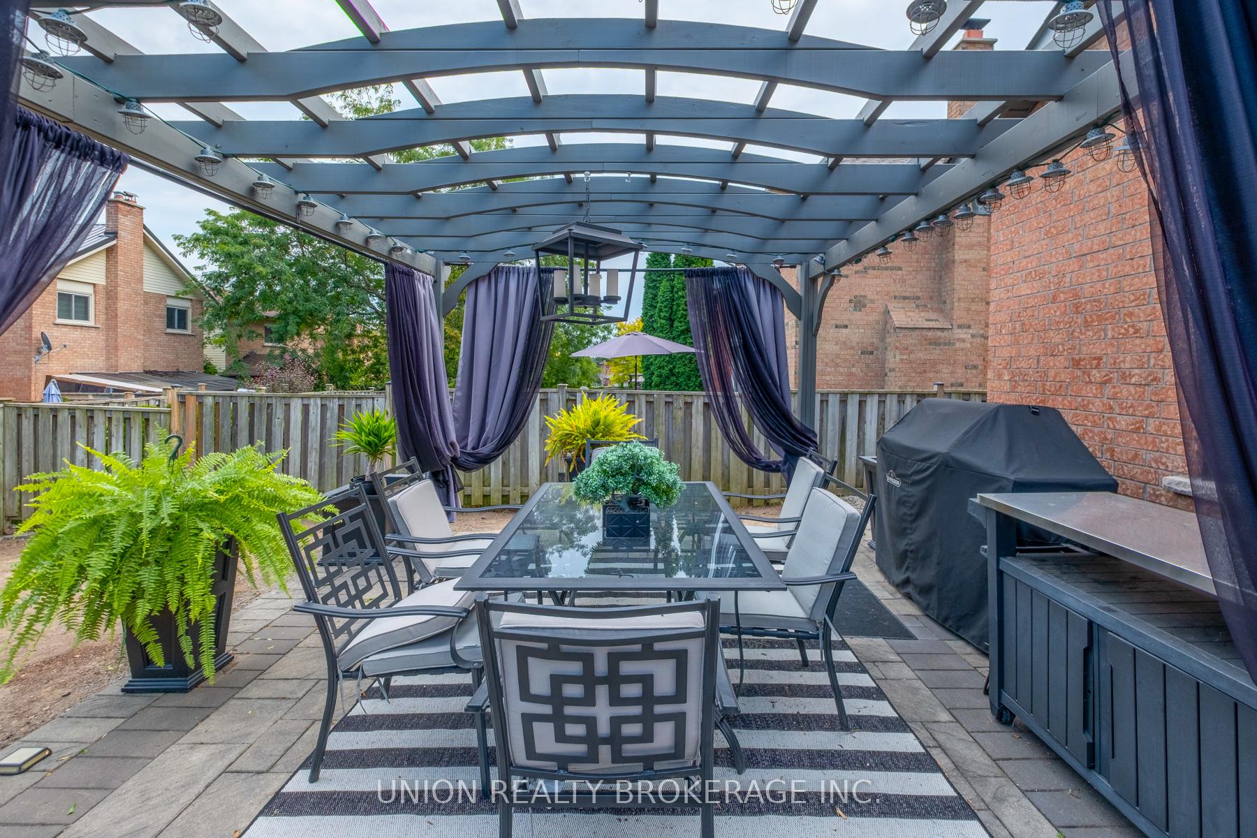 1022 Benton Crescent