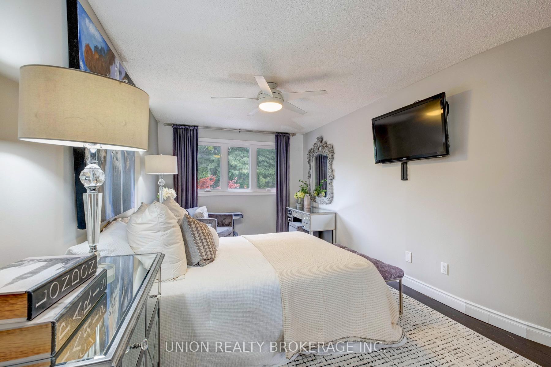 1022 Benton Crescent