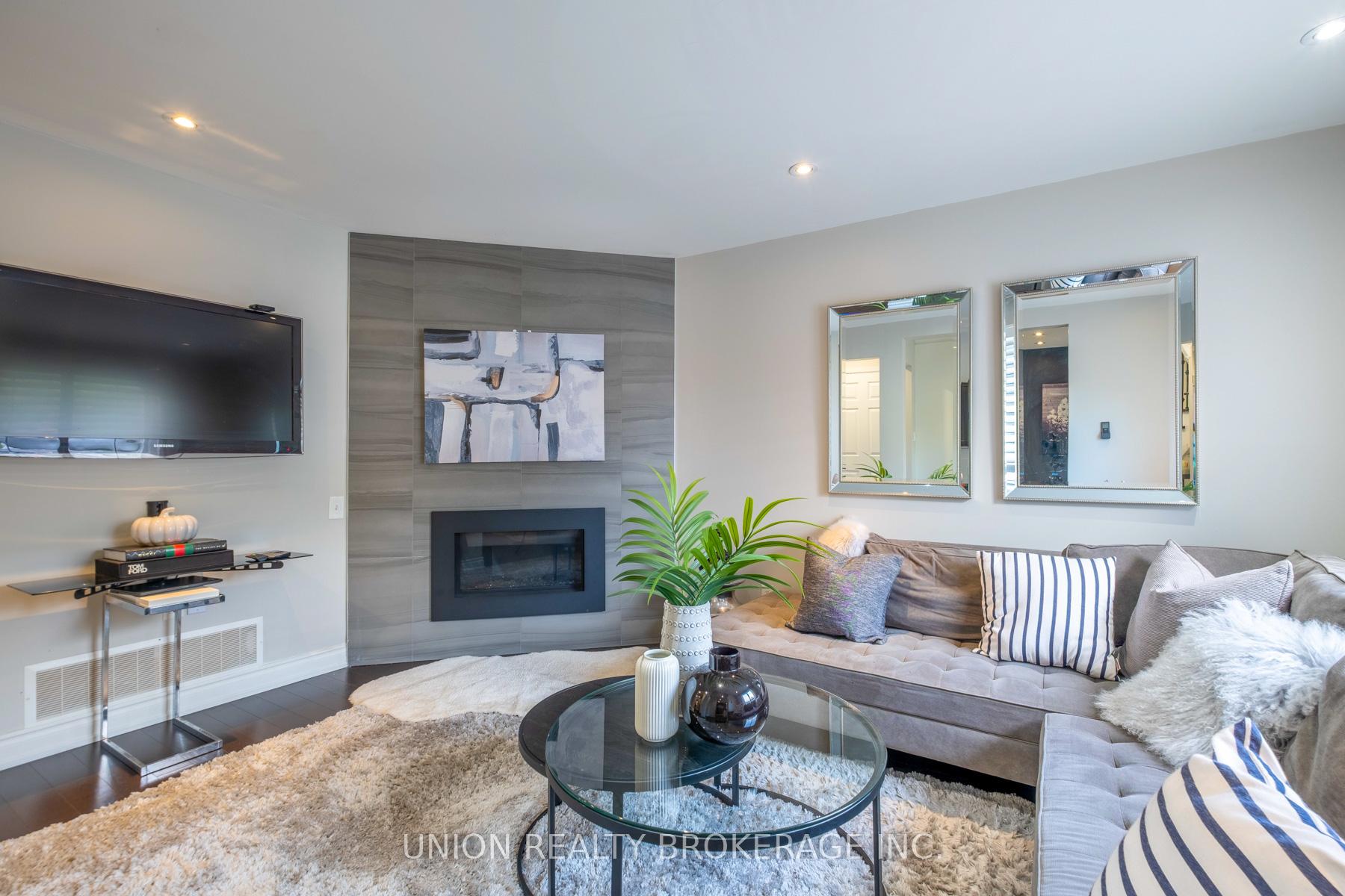 1022 Benton Crescent