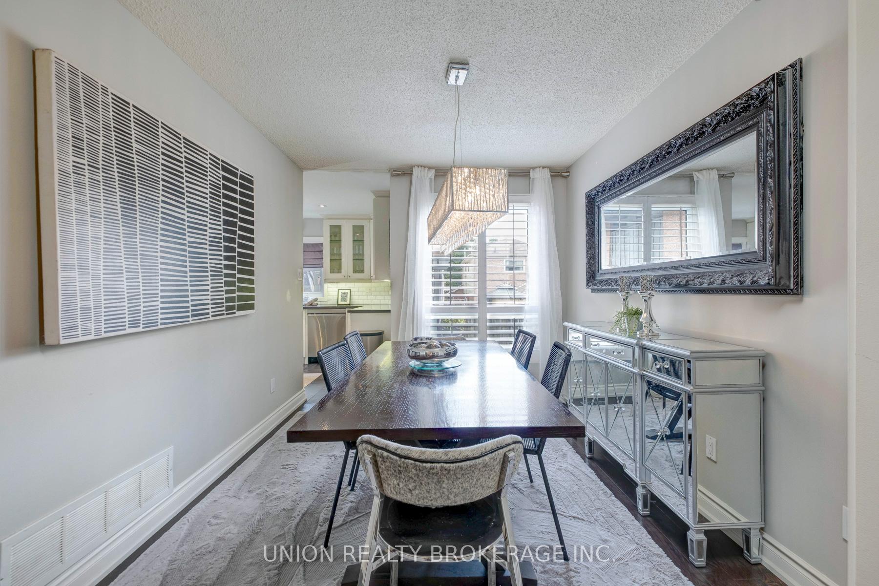 1022 Benton Crescent