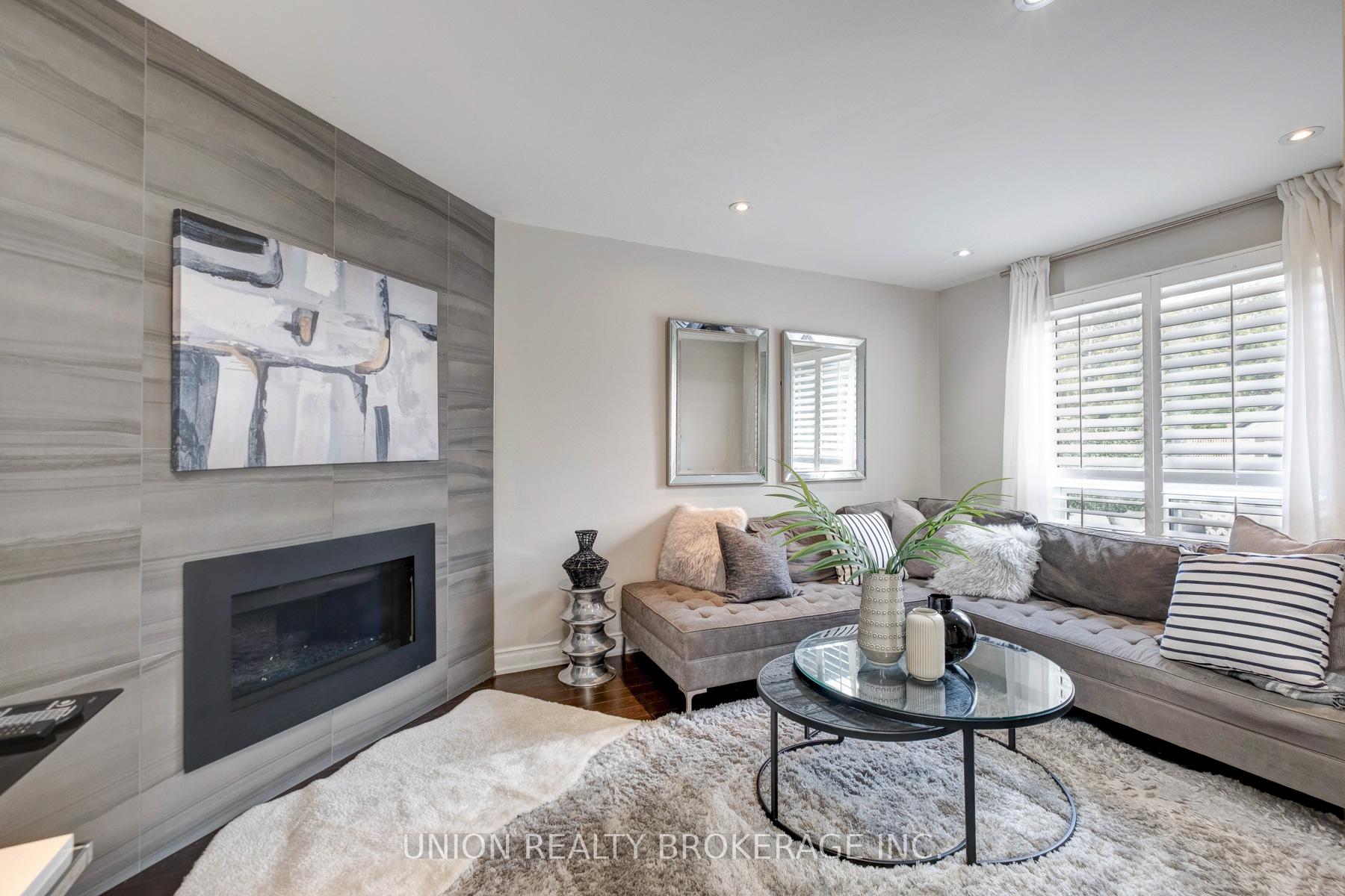 1022 Benton Crescent