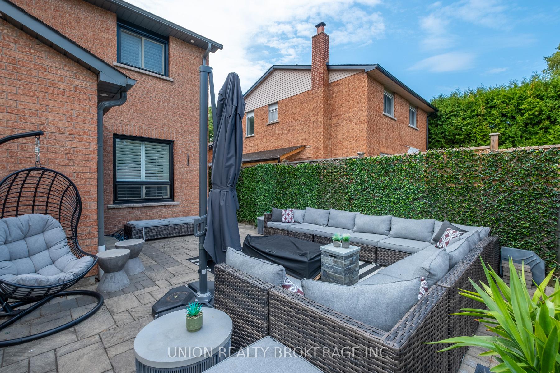 1022 Benton Crescent