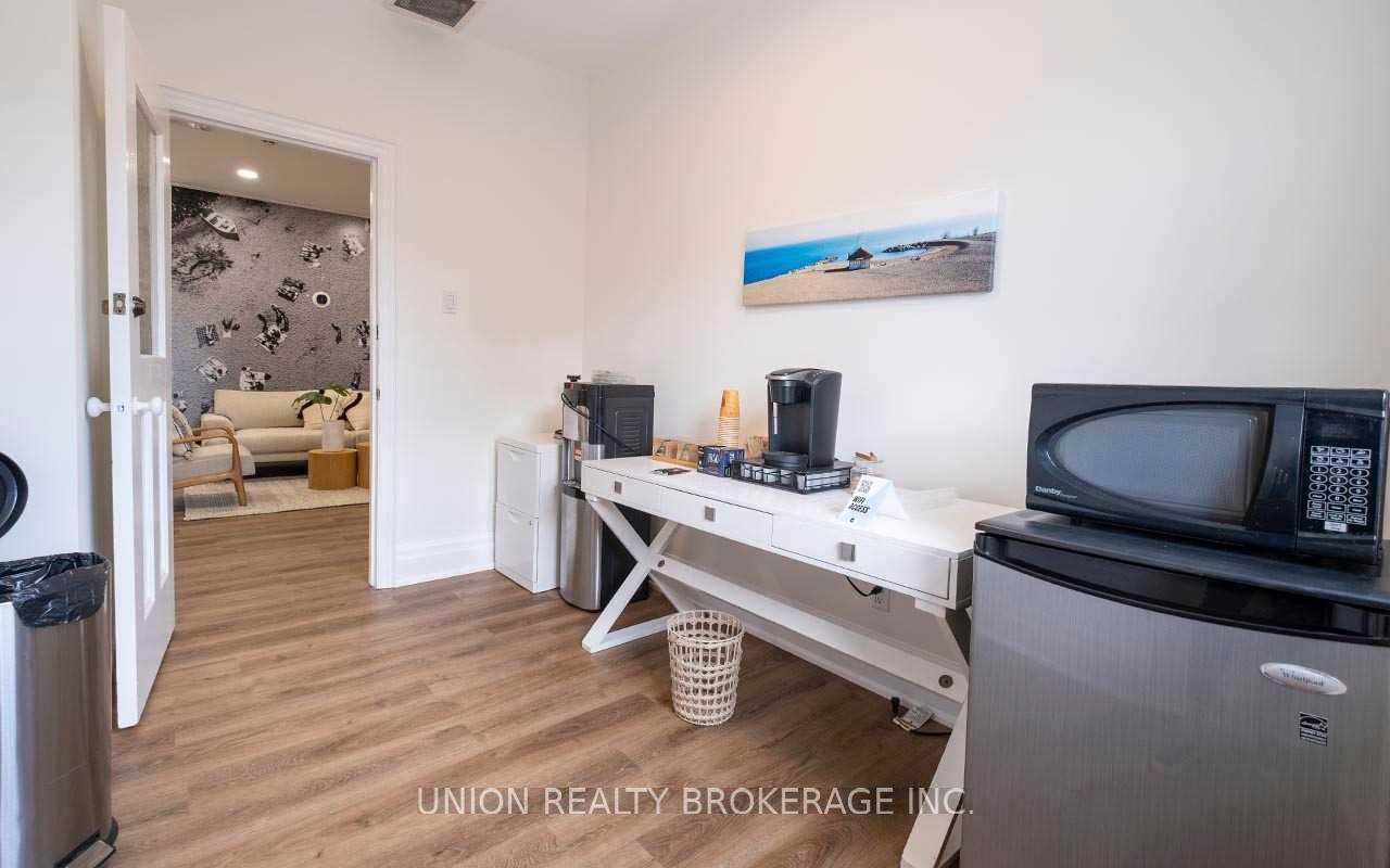 2234 Queen Street S 2