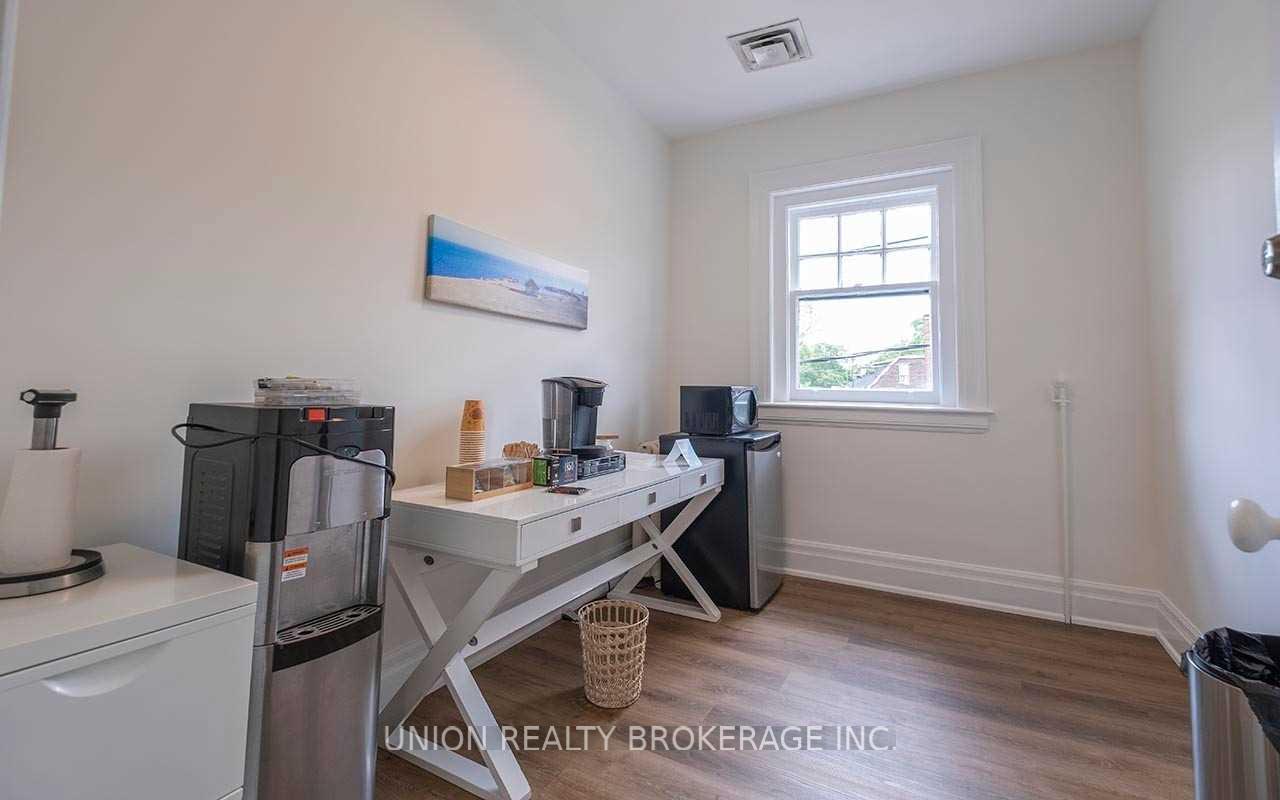 2234 Queen Street S 2