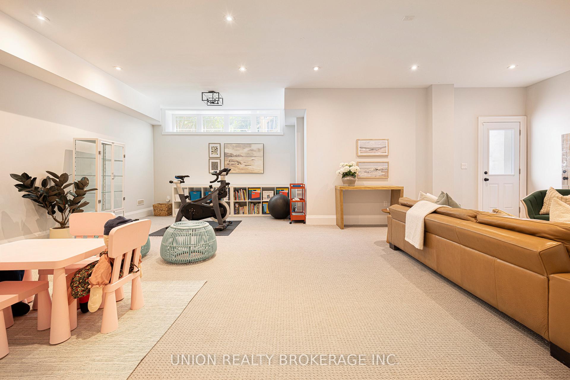 33 Hunt Club Drive