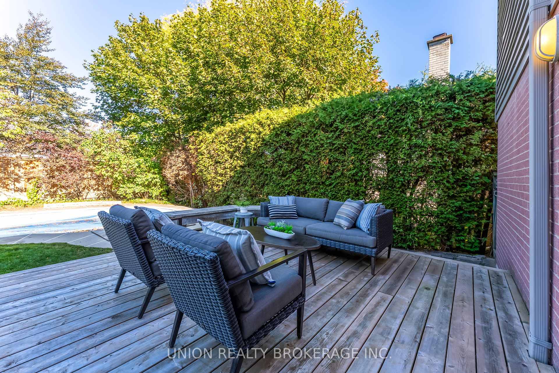 32 Bledlow Manor Drive