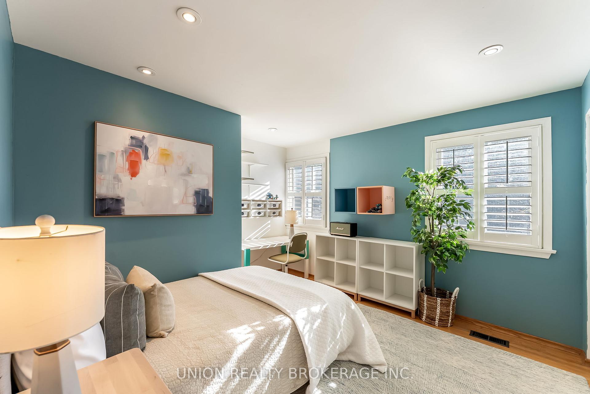 32 Bledlow Manor Drive
