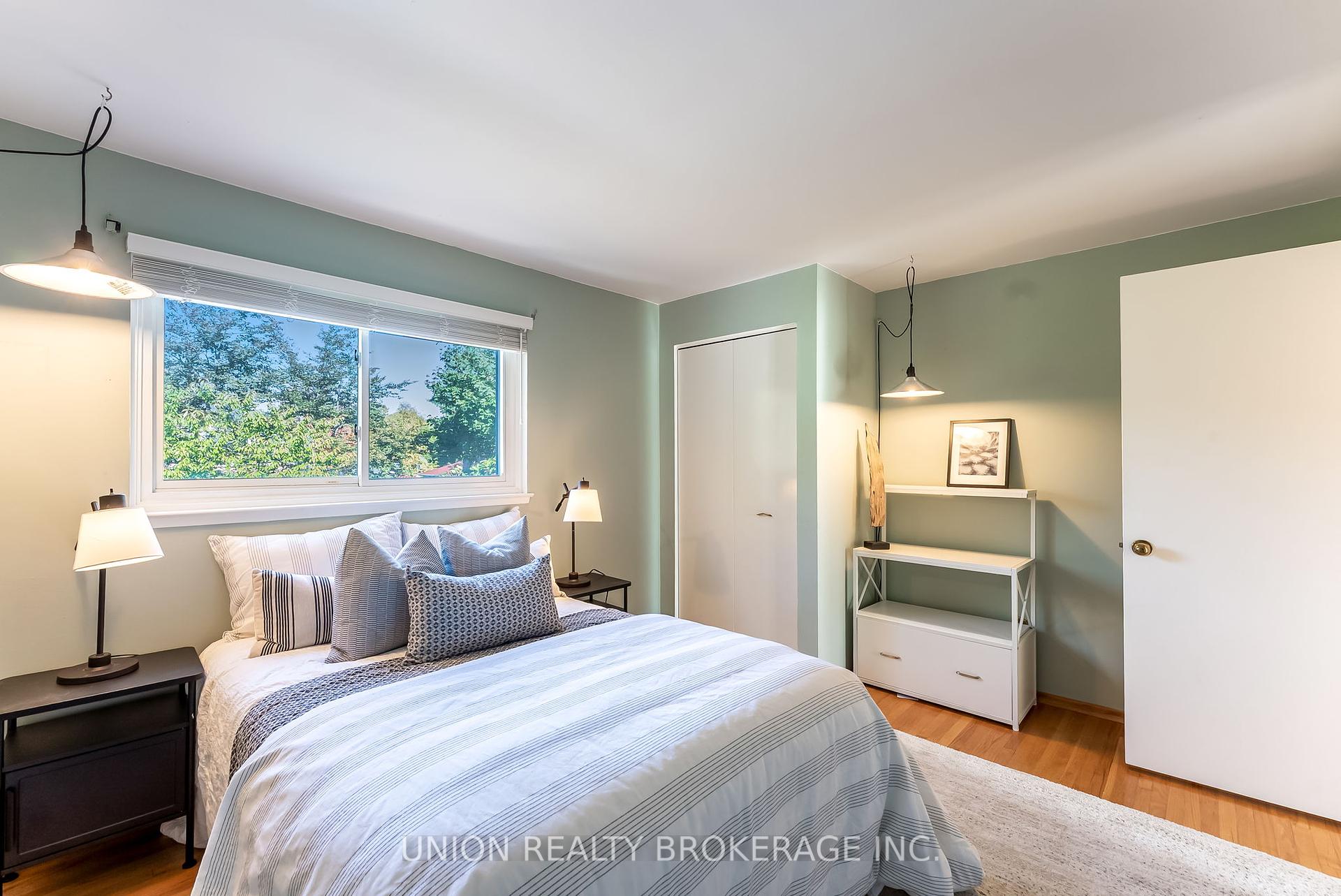 32 Bledlow Manor Drive