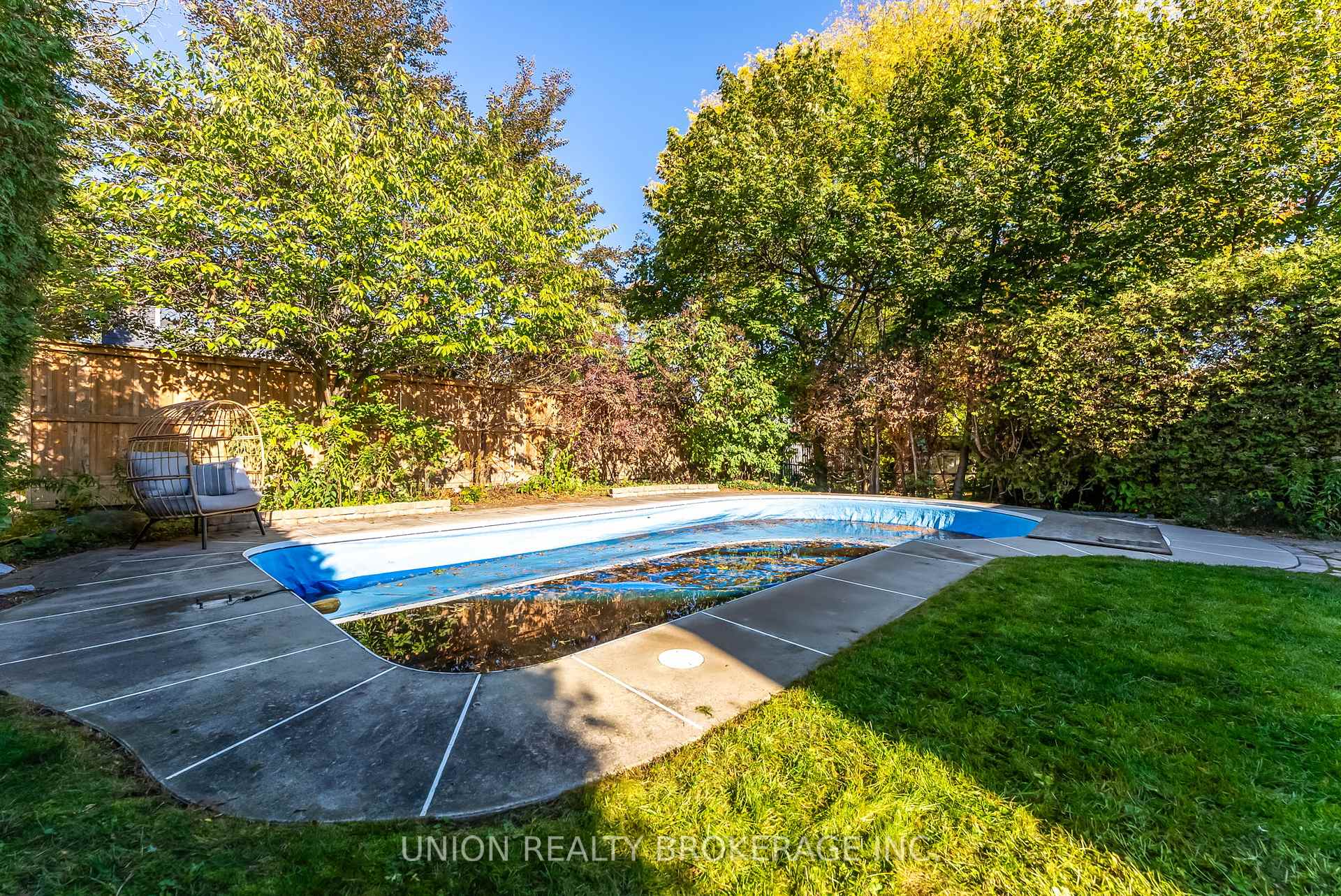 32 Bledlow Manor Drive