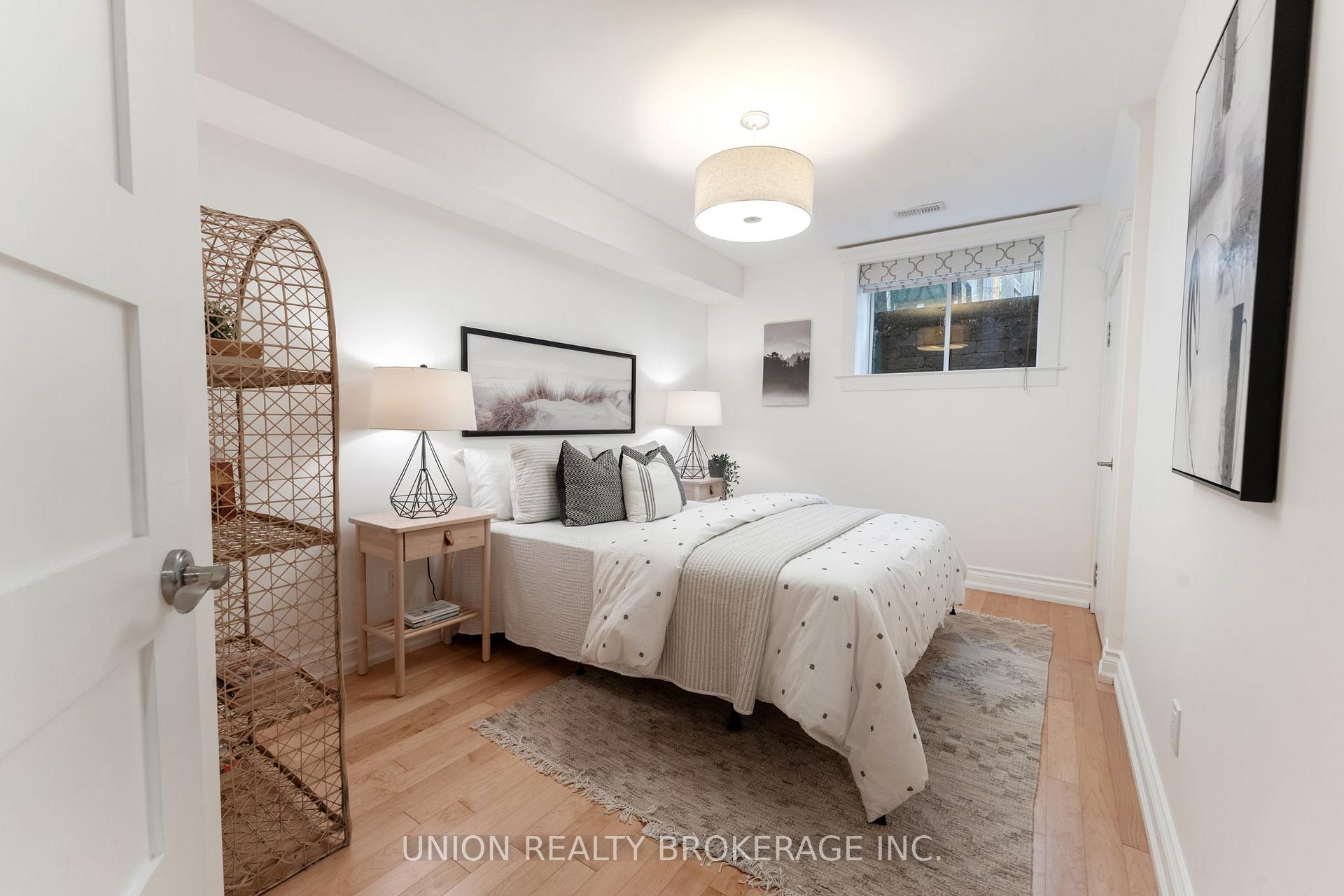 36 Hunter Street, Toronto E01