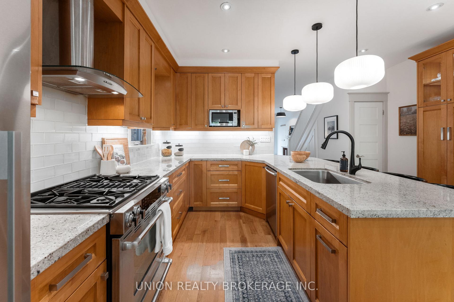 36 Hunter Street, Toronto E01