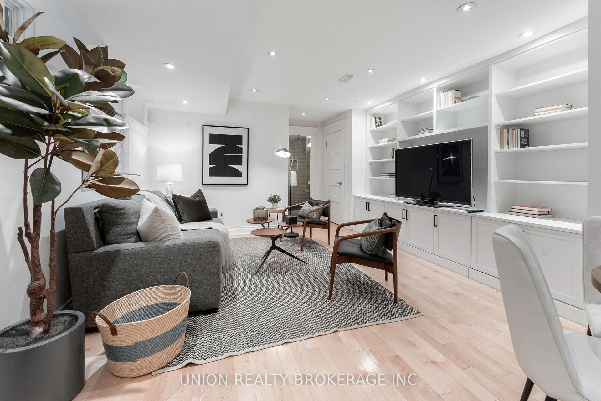 36 Hunter Street, Toronto E01