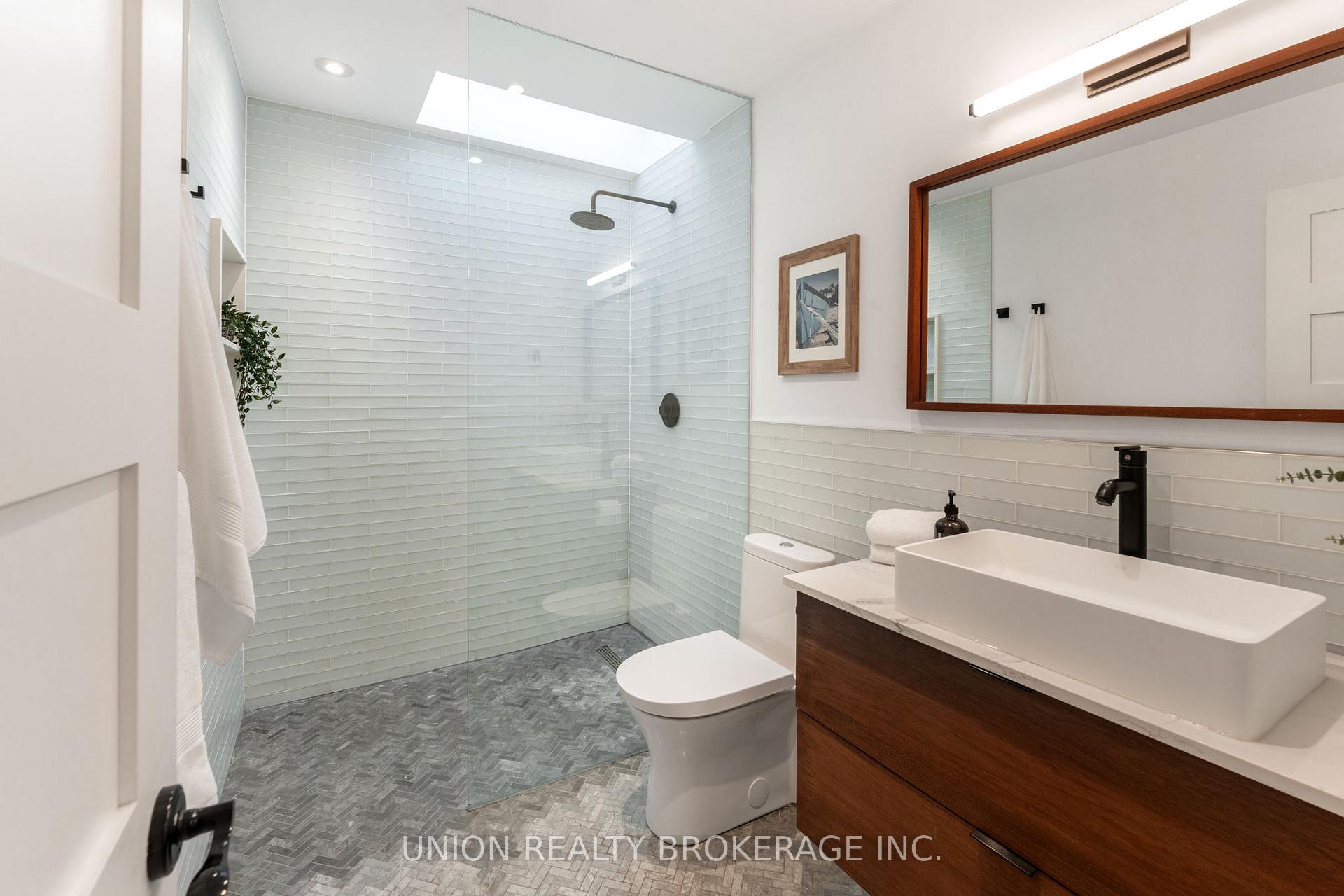 36 Hunter Street, Toronto E01