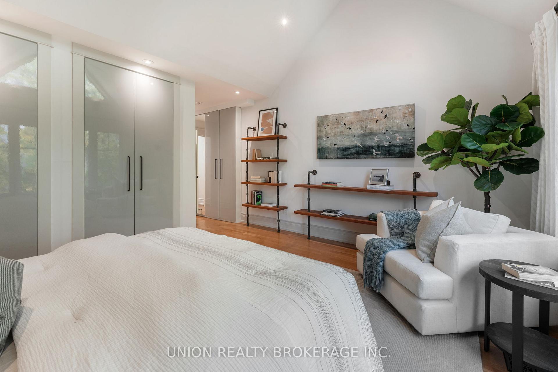 36 Hunter Street, Toronto E01