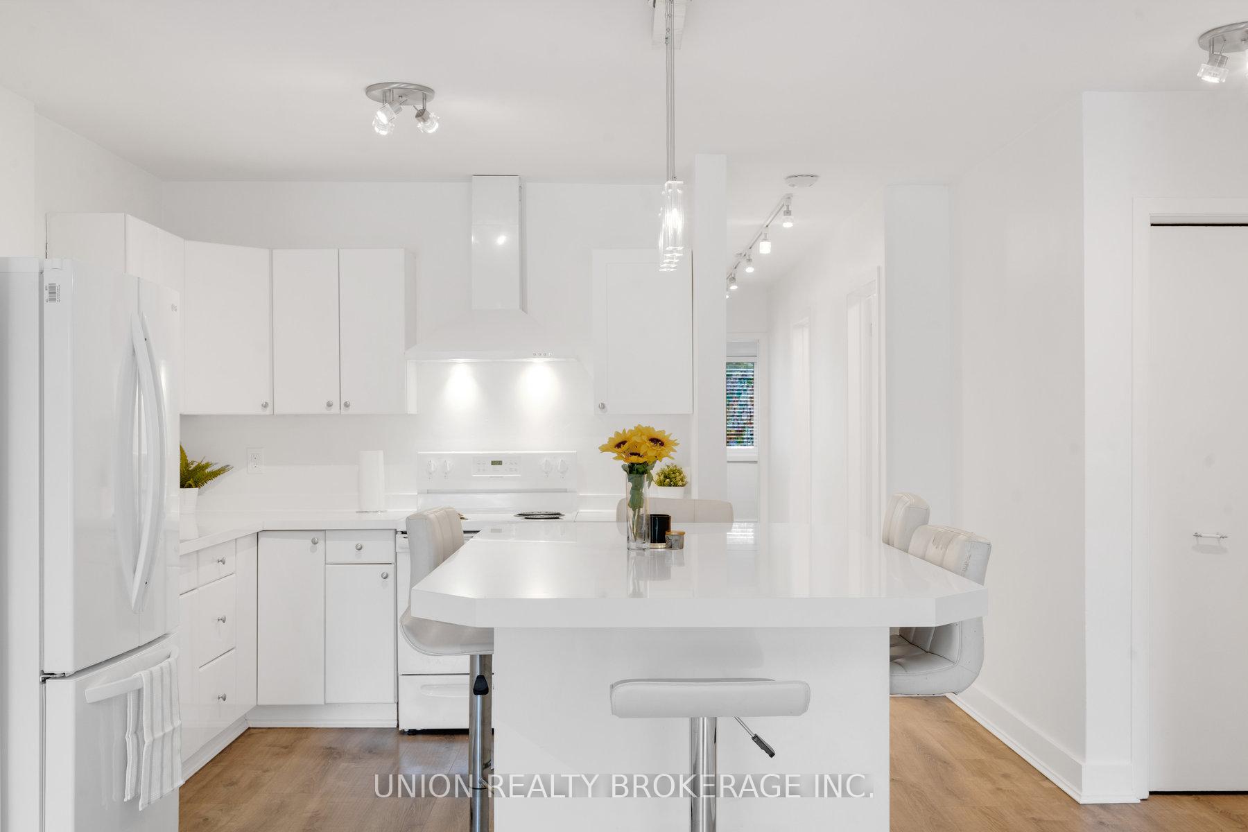 2495A Queen Street E, Toronto E02