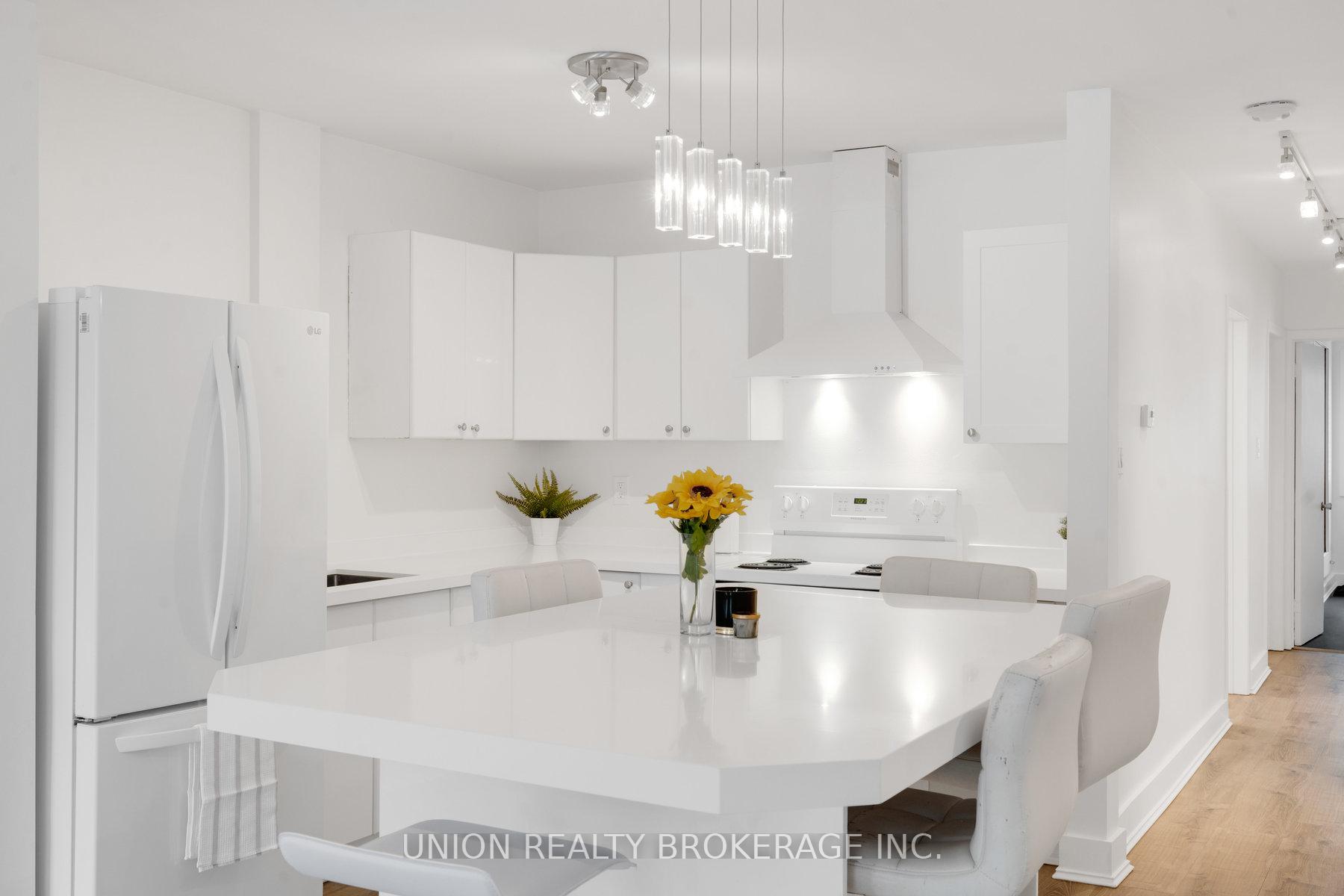 2495A Queen Street E, Toronto E02