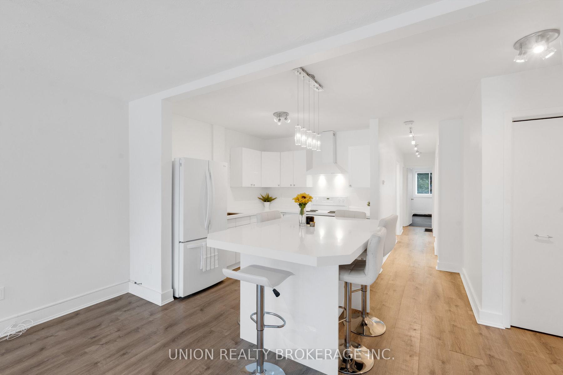 2495A Queen Street E, Toronto E02