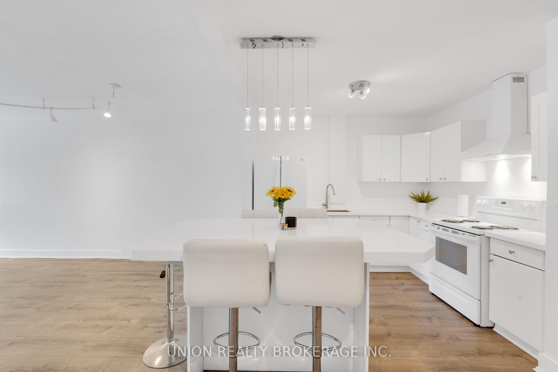 2495A Queen Street E, Toronto E02