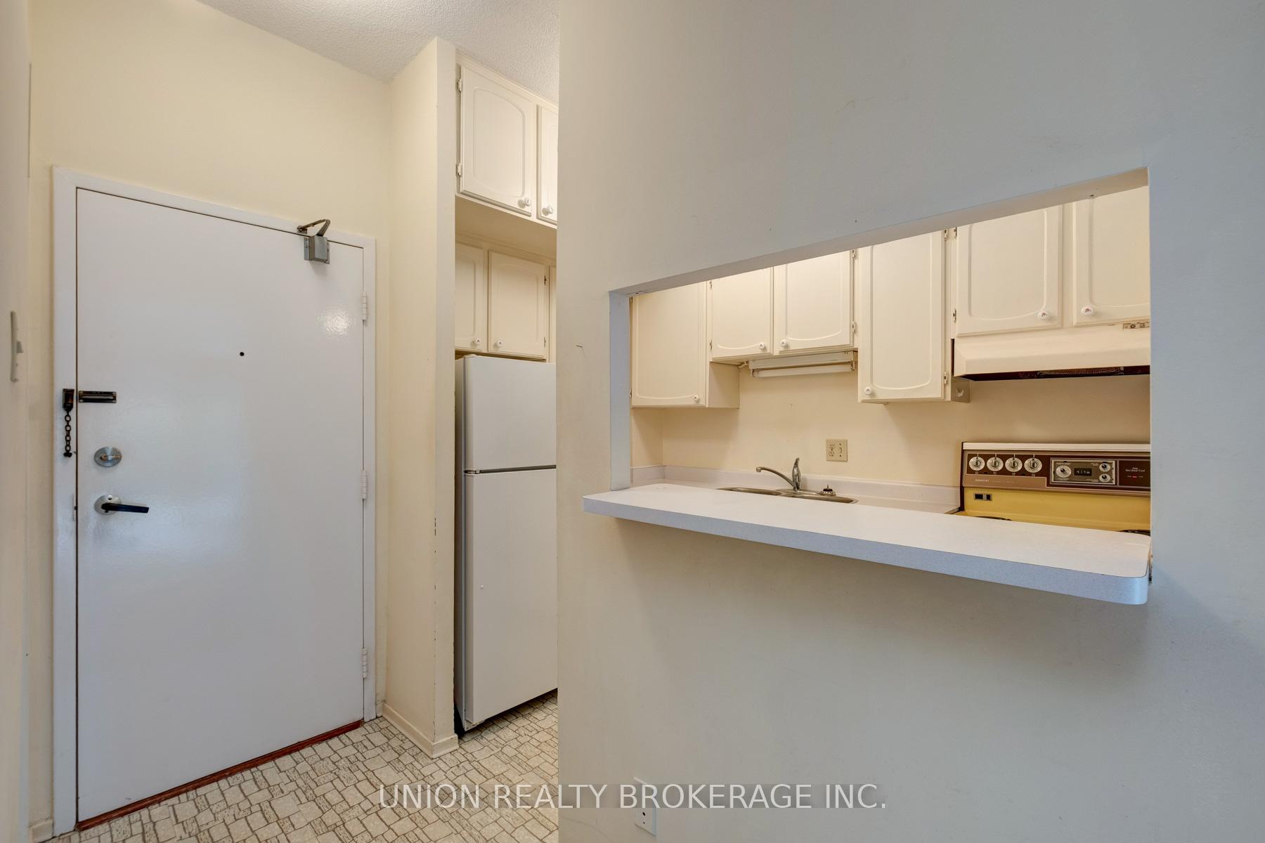 50 Old Kingston Road 5-104, Toronto E10 Unit: 5-104