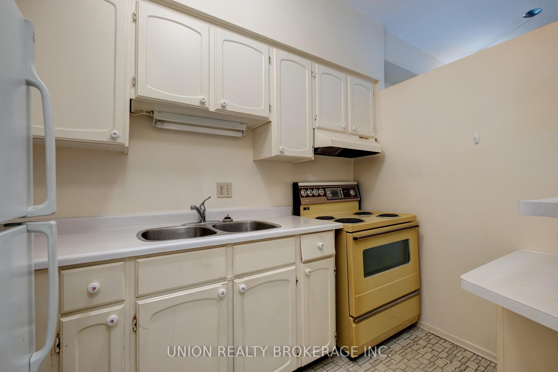 50 Old Kingston Road 5-104, Toronto E10 Unit: 5-104
