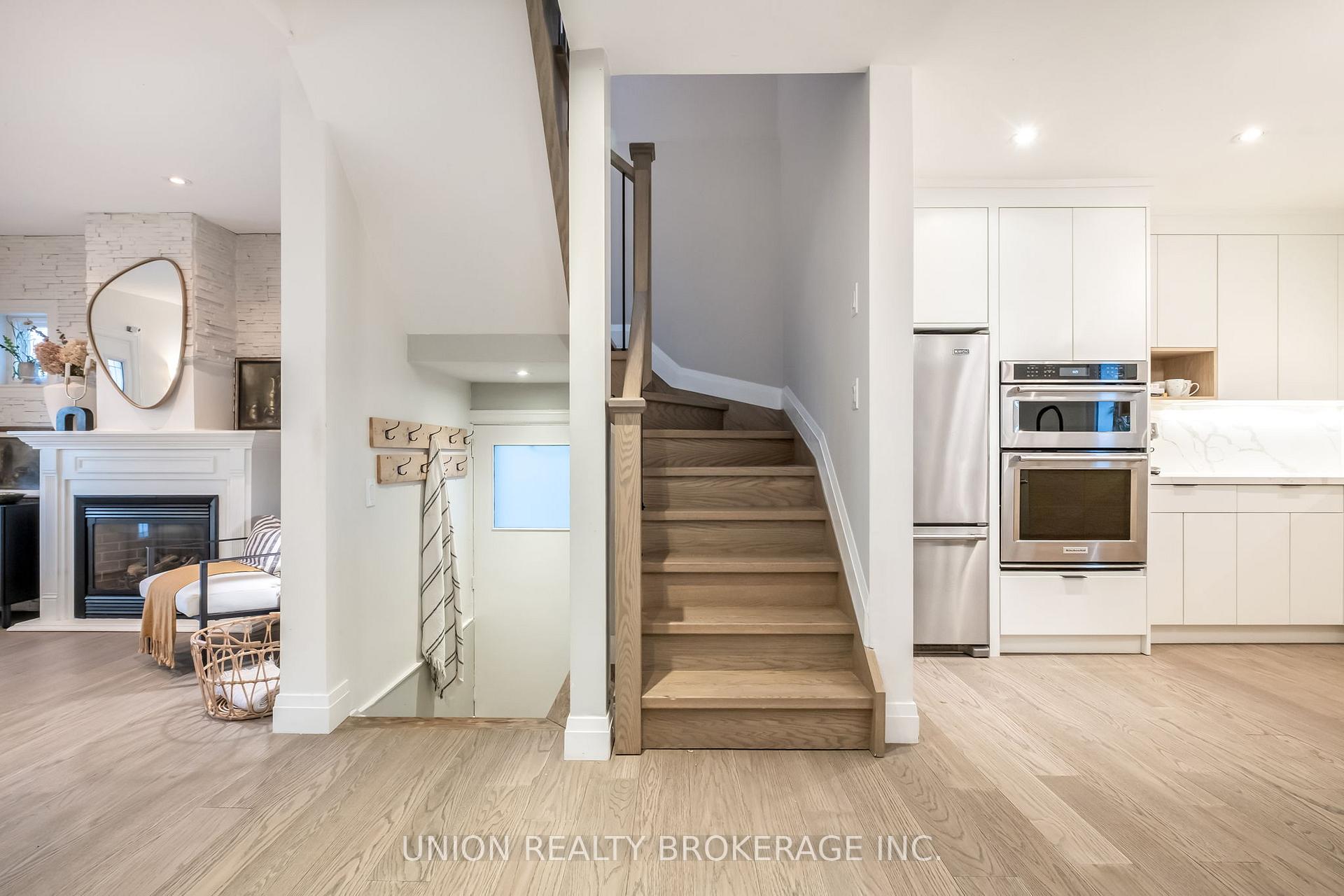 135 Oak Park Avenue, Toronto E03