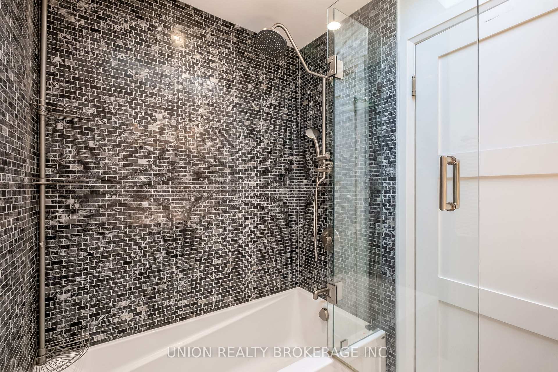 135 Oak Park Avenue, Toronto E03