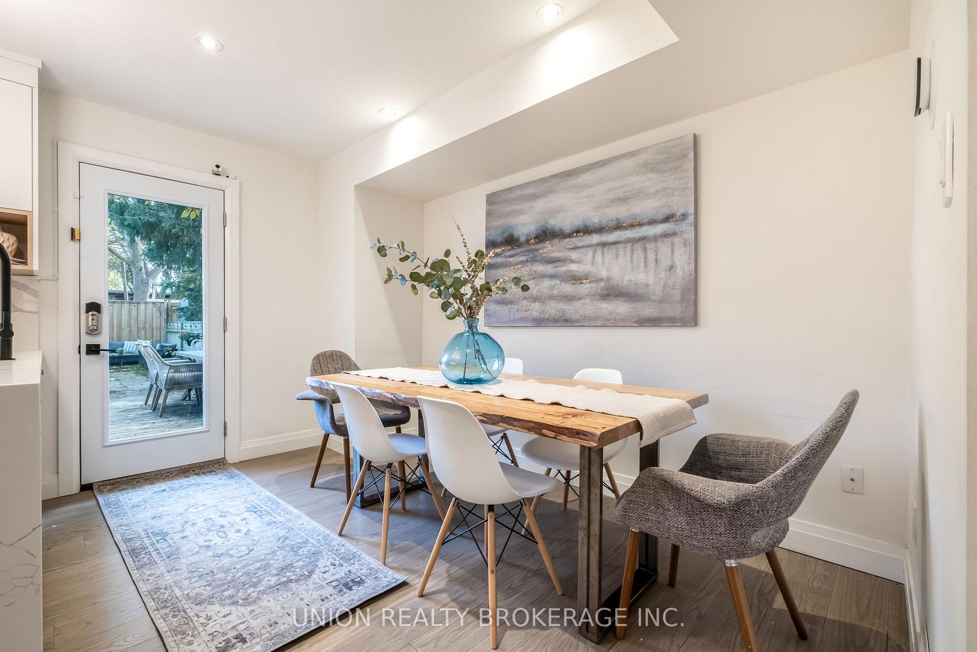 135 Oak Park Avenue, Toronto E03