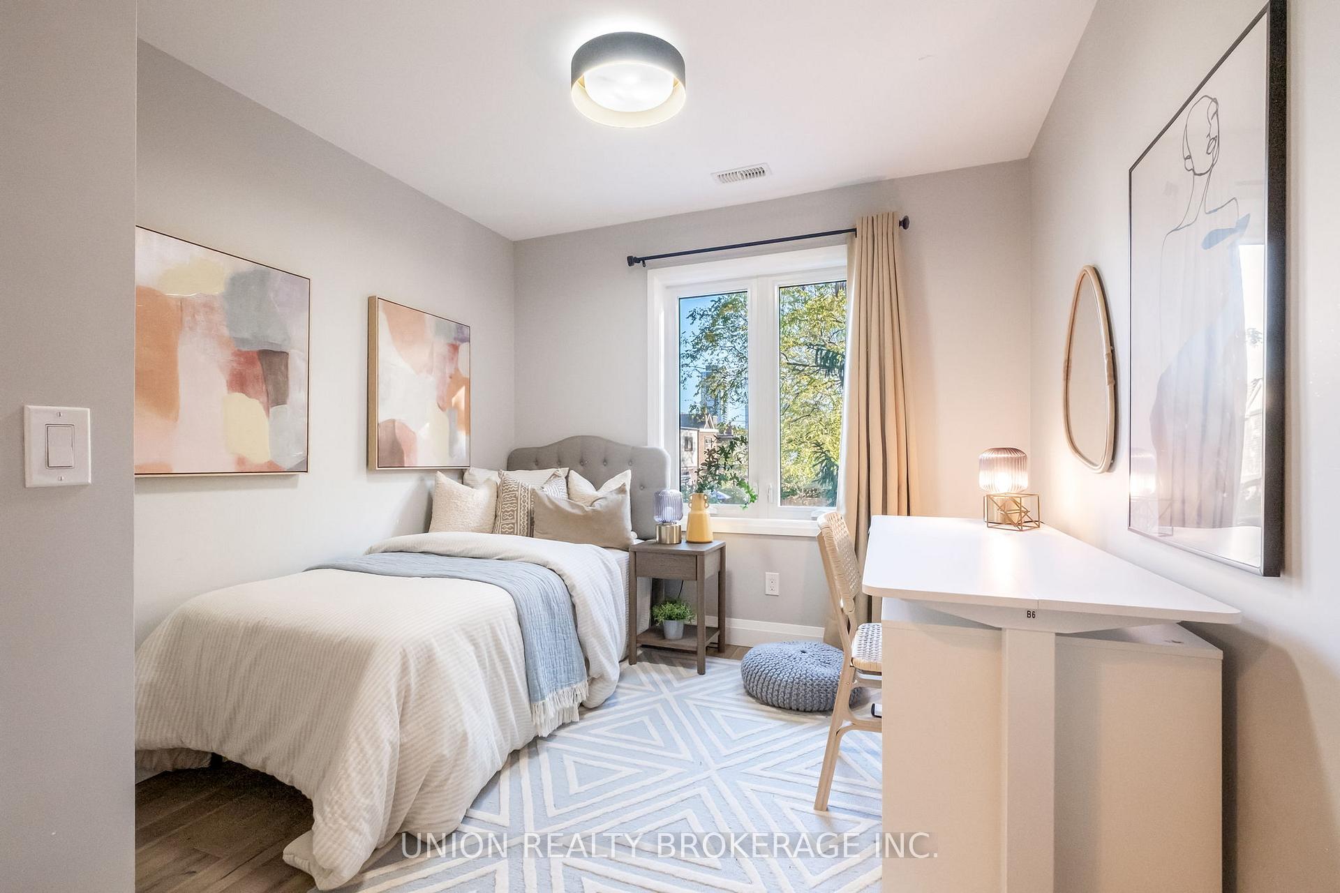 135 Oak Park Avenue, Toronto E03