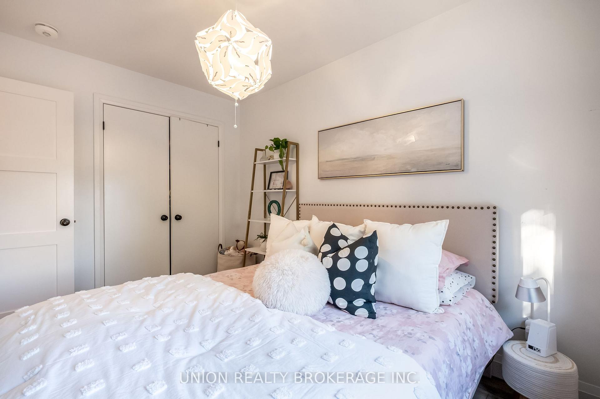 135 Oak Park Avenue, Toronto E03