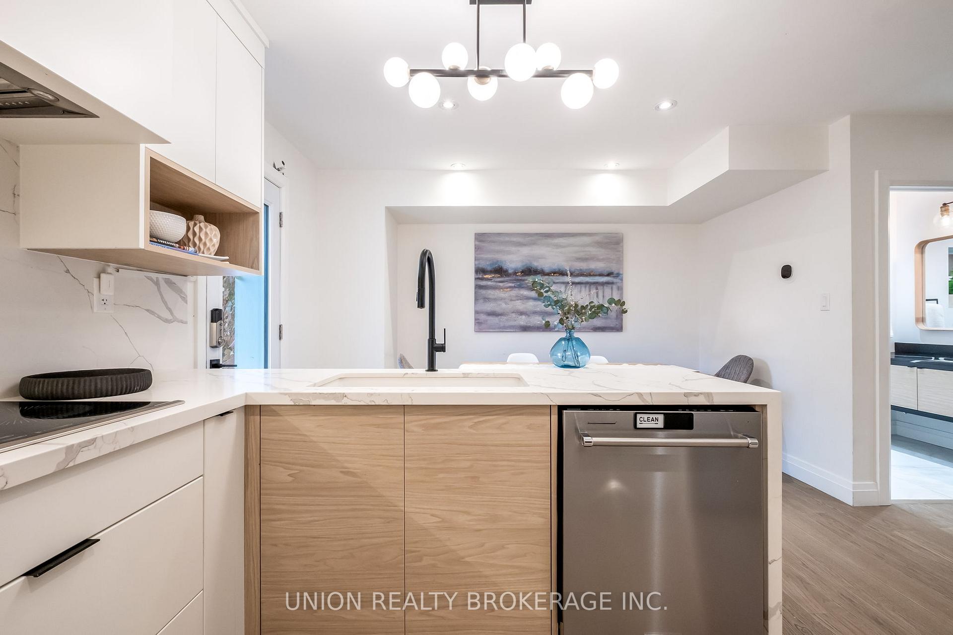 135 Oak Park Avenue, Toronto E03